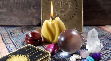 O Tarot  um espelho da alma, refletindo nossas jornadas interiores.